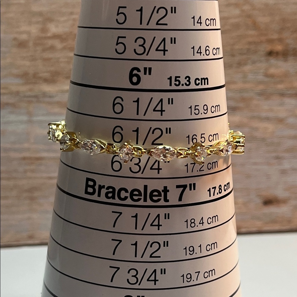 Gold Cubic Zirconia tennis style Bracelet - Picture 4 of 4